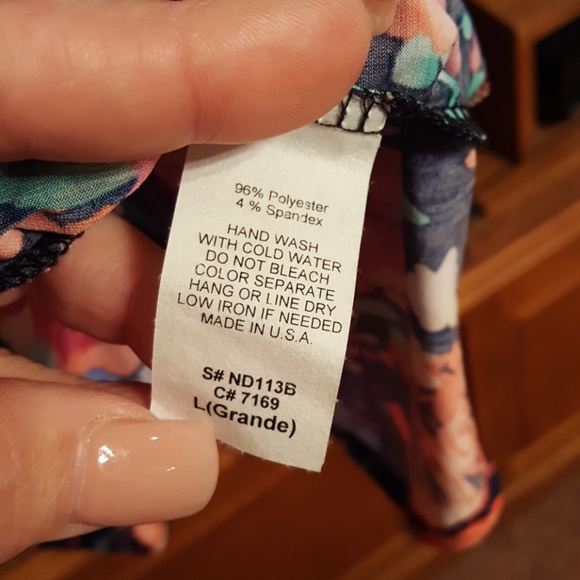 Ladies cute dress! Floral is in again this year!! - Picture 4 of 4